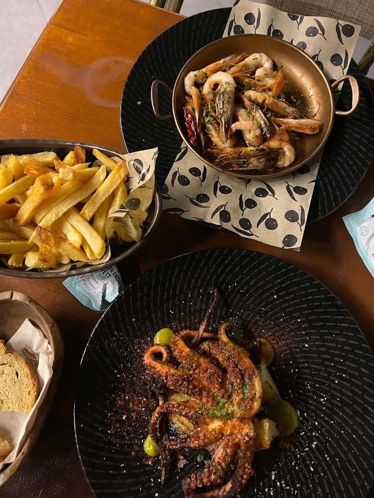 Emil Selander_Ses Oliveres_Port de Sóller_review