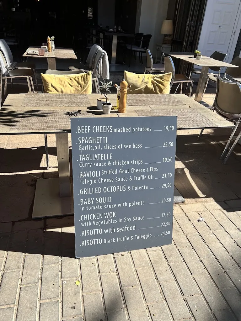 Menu_54 beach club_Port de Sóller_image_4