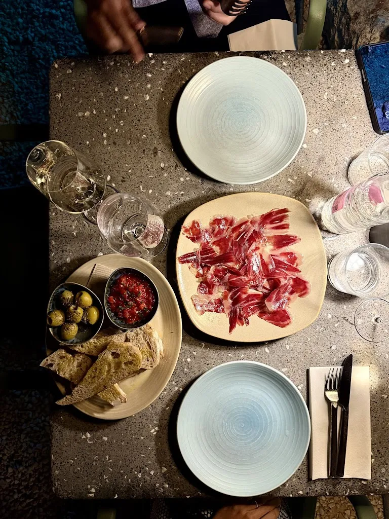 Corina Guarderas_The Giri Café_Sant Joan de Labritja_Bewertung