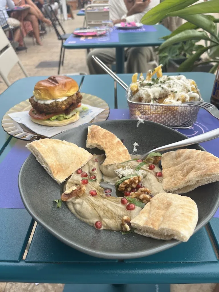 Harald Ohla_Mama Carmen_Sant Francesc de Formentera_review