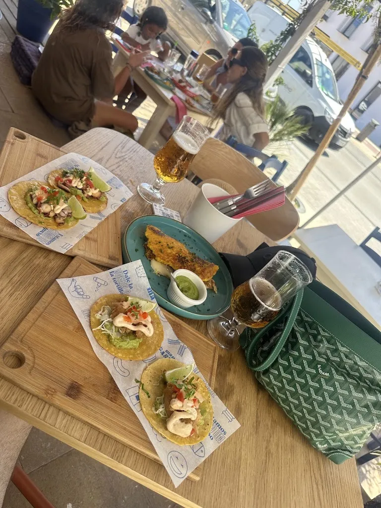 Paweł Żelichowski_Mama Carmen_Sant Francesc de Formentera_review