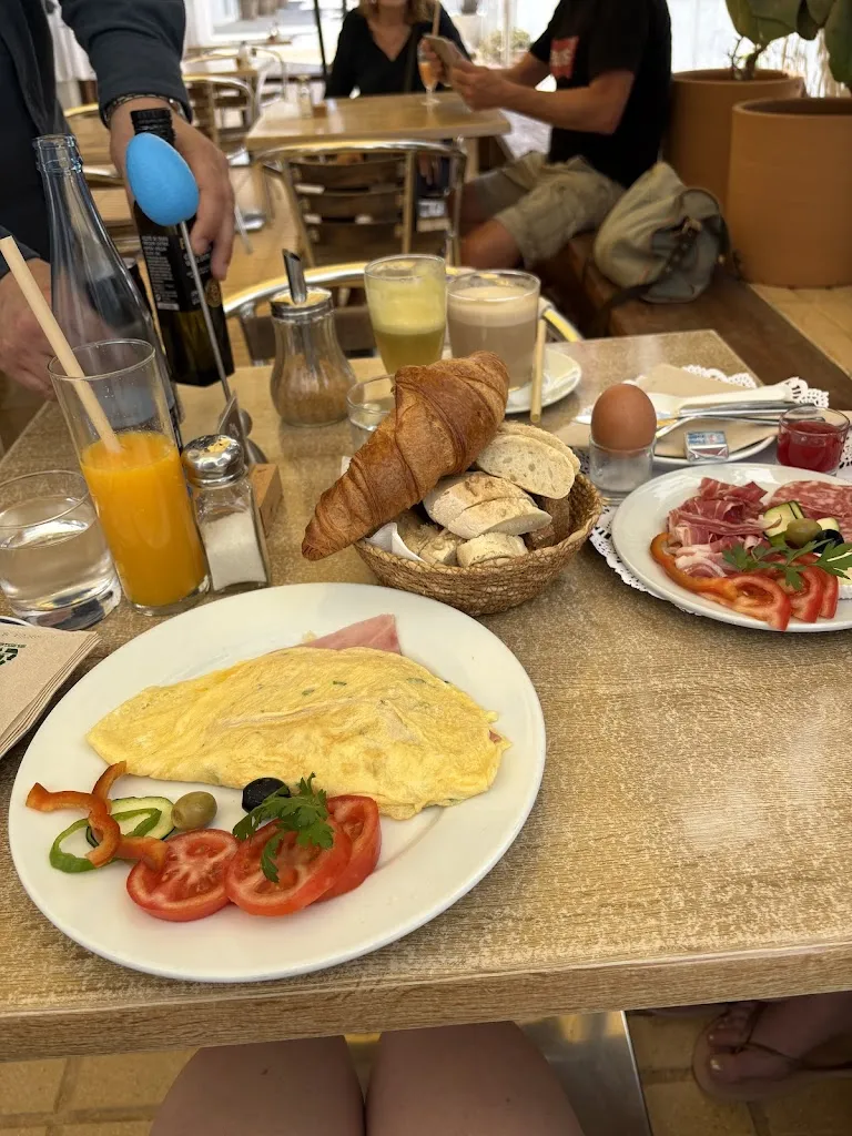 Becky Stevens_Café Matinal_Sant Francesc de Formentera_review