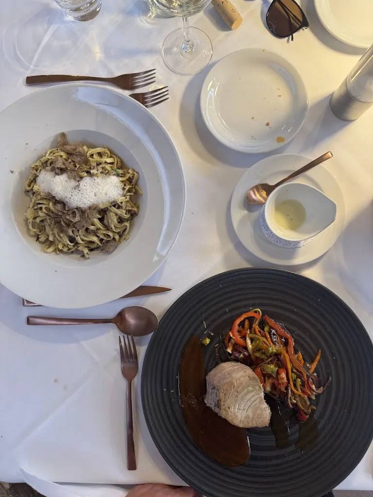 Özlem İlhan_Restaurant Roland_Porto Cristo_review