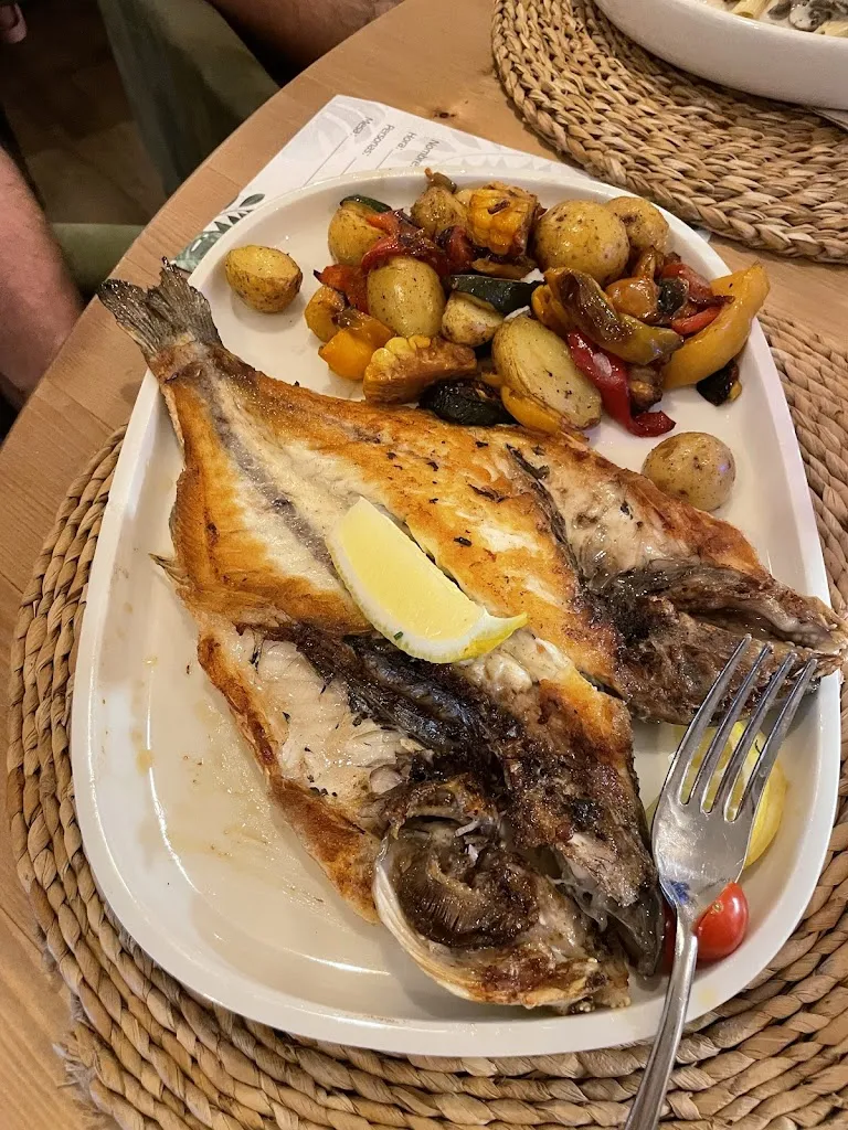 Emily Ulm_RestoBar Porto Cristo_Porto Cristo_review