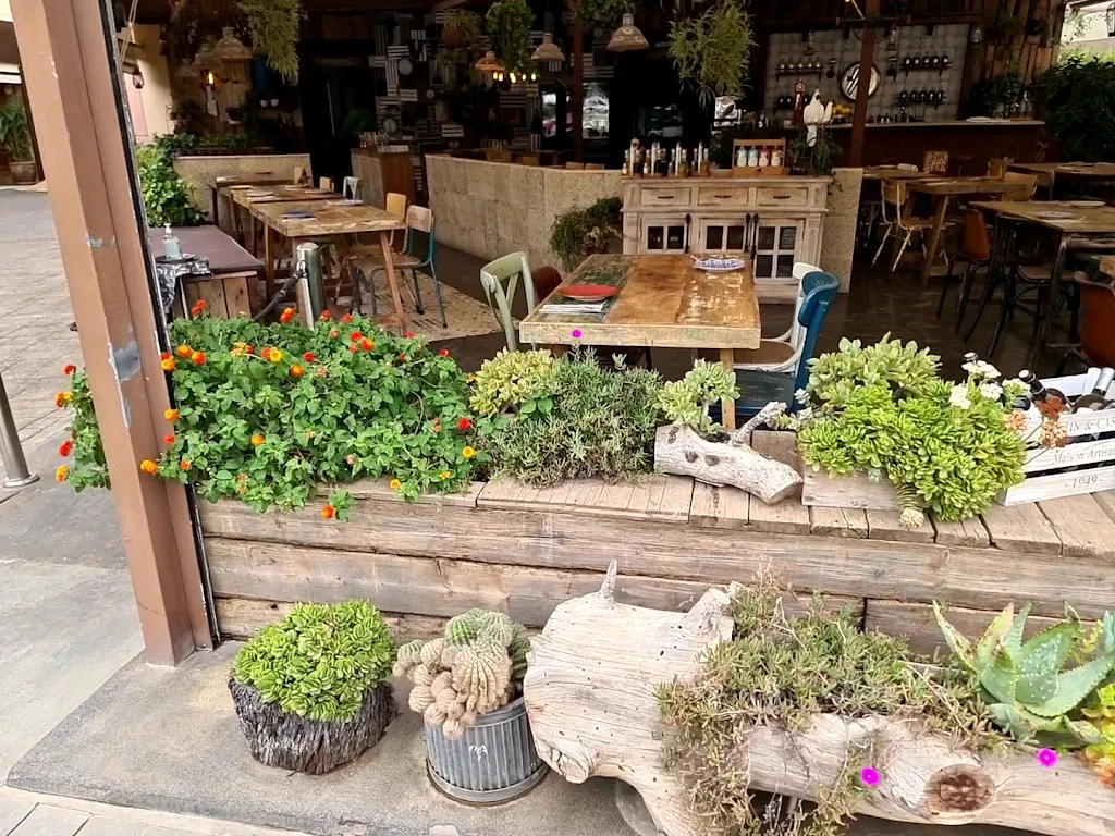 Vintasty_Porto Cristo_slider_image_2