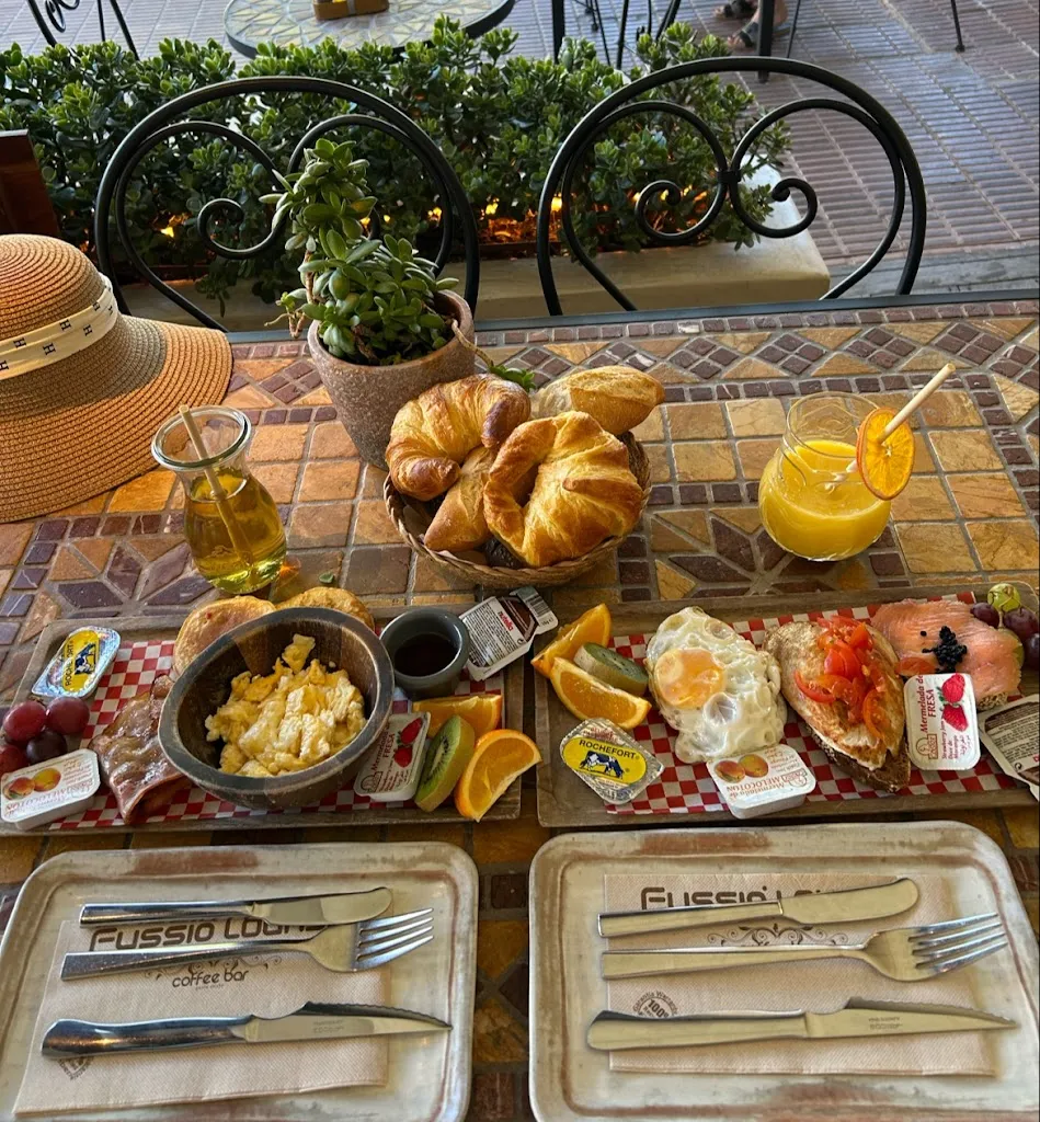 Fiona Robert_Fussio Lounge C B_Porto Cristo_review