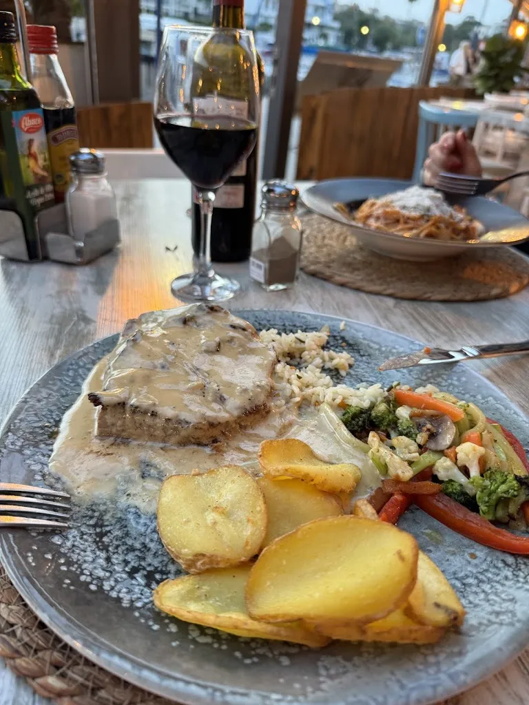 Timothy Donnison_Restaurant Cap des Toi_Porto Cristo_review