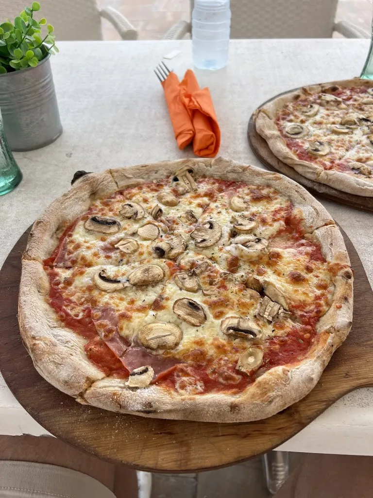 Stanislaw Mackowiak_MAS QUE PIZZA Porto Cristo_Porto Cristo_review