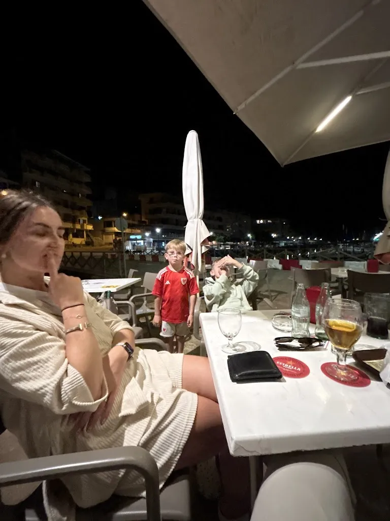 Brendan Lewis_La Casona_Porto Cristo_review