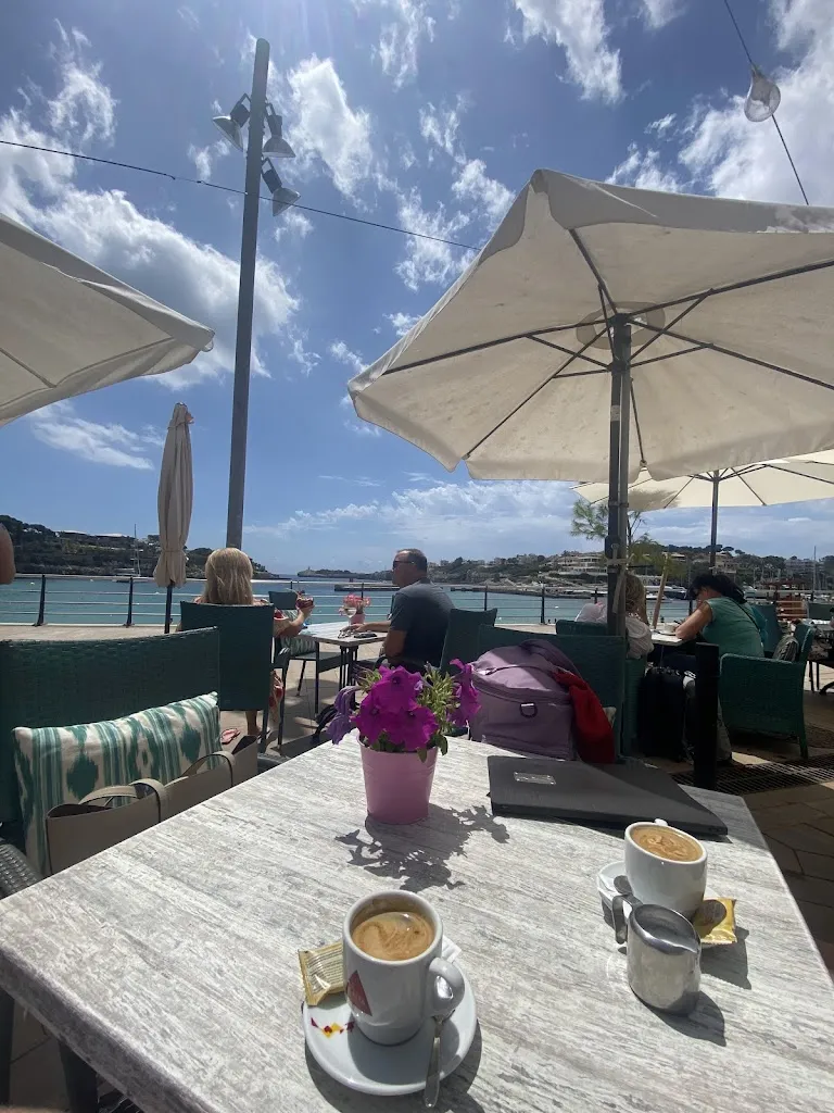 Bar Claudia's Cafeteria restaurant in Porto Cristo