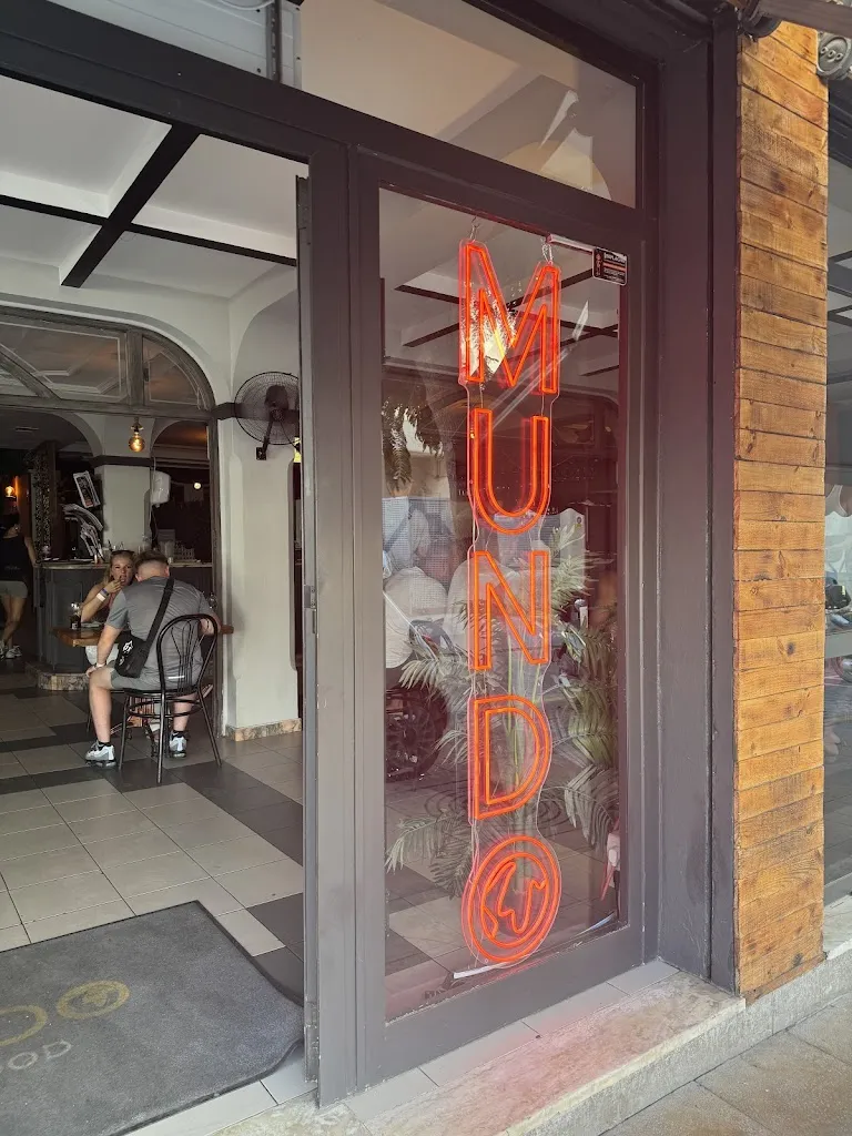 Abdulaziz Omer_Mundo Street Food_Sant Antoni de Portmany_review