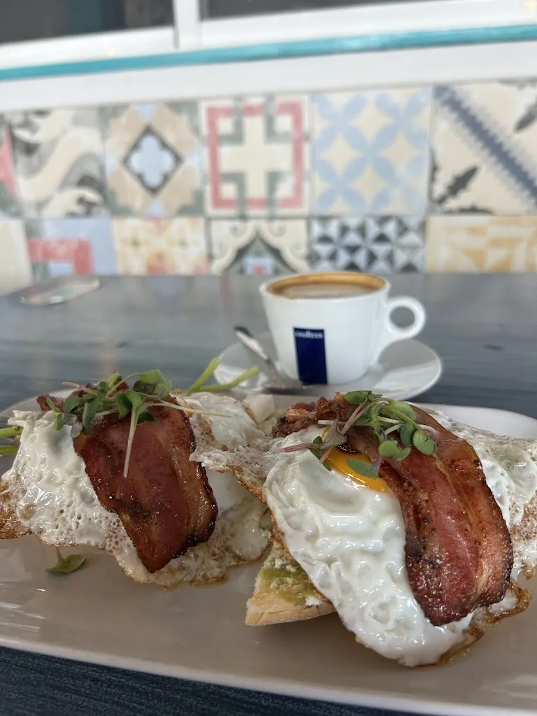 Naia Yu_La Guay_Sant Antoni de Portmany_review