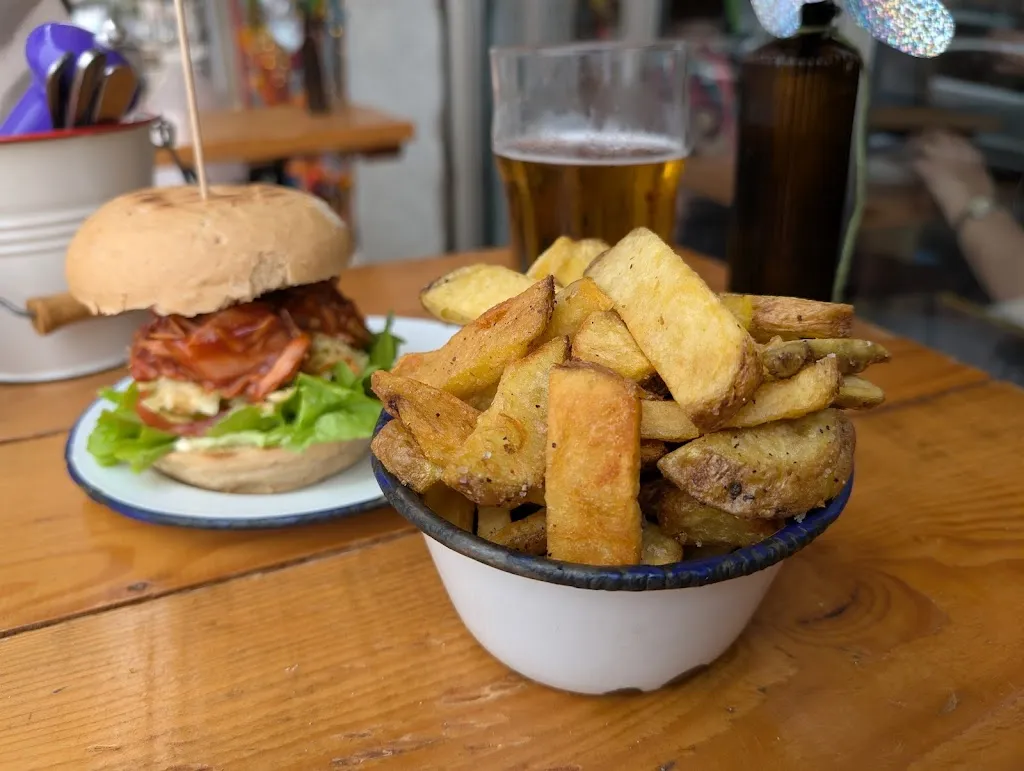 Ben Sarsgard_Project Social_Santa Eulalia del Río_review