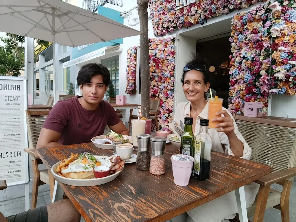 Martin Costa_Brunchit_Santa Eulalia del Río_review