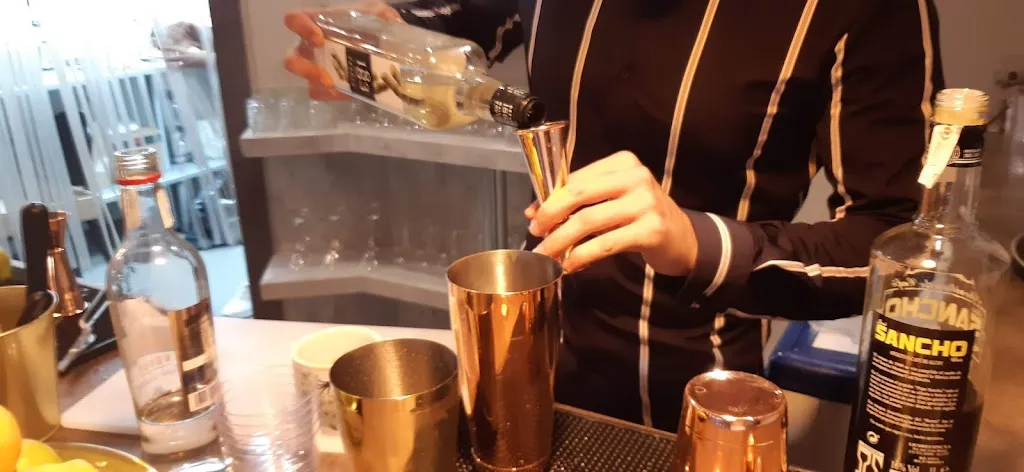 Crown Cocktail_Cocentaina_slider_image_2