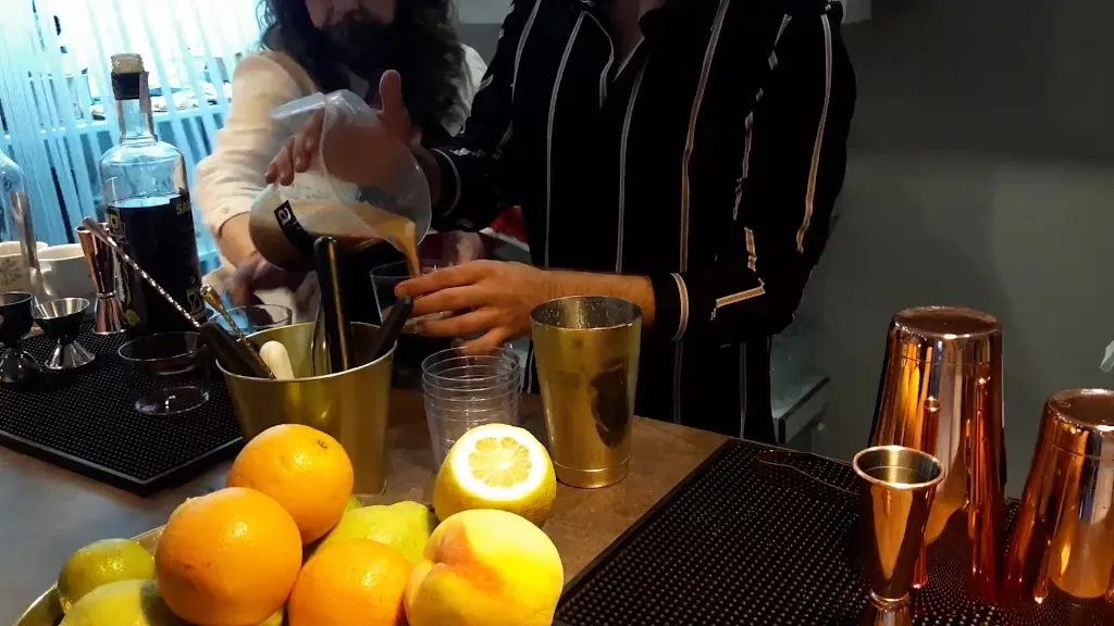 Crown Cocktail_Cocentaina_slider_image_3