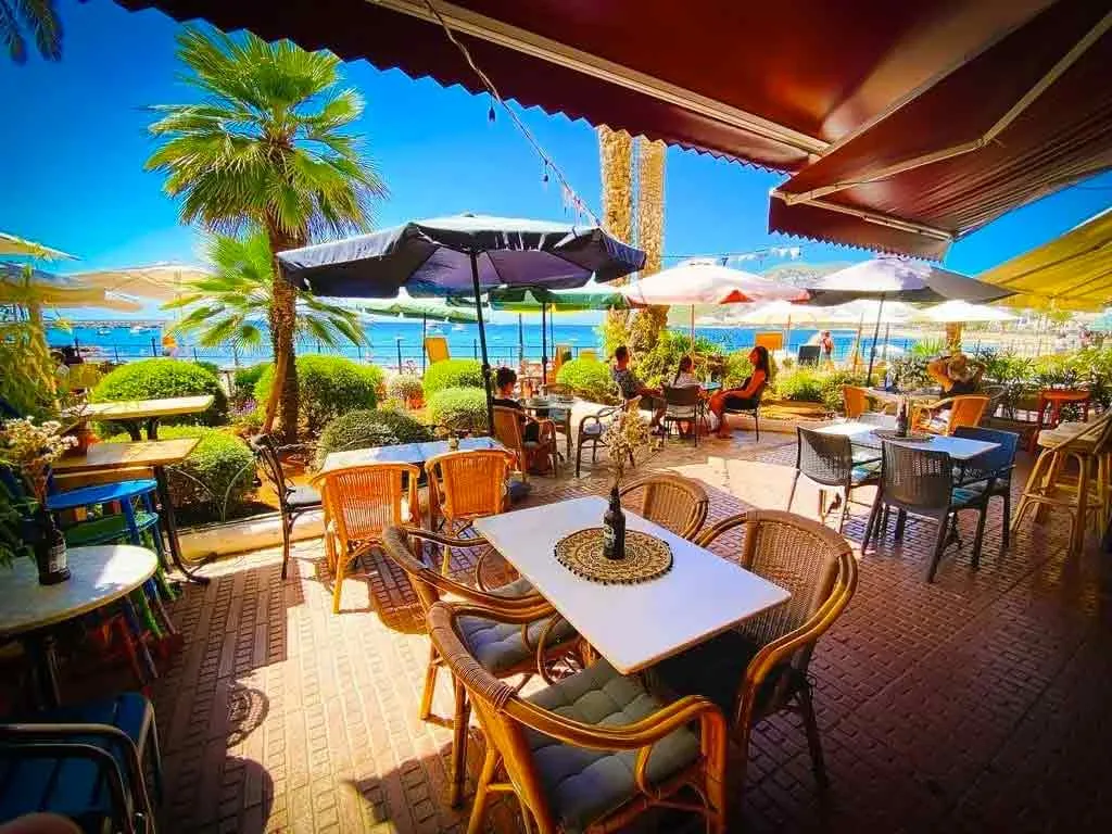 Restaurante Caos Ibiza | Comida Sana en Santa Eulalia del Río restaurant in Santa Eulalia del Río