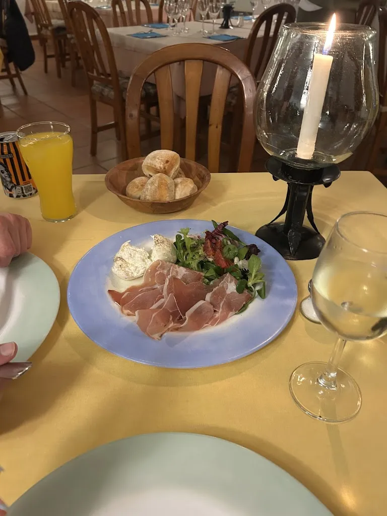 Carla Devine_Le Chiacchiere_Sant Llorenç des Cardassar_review