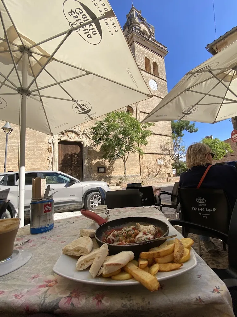 Tatiana Schmid_Deli - Santa Maria_Santa María del Camí_review