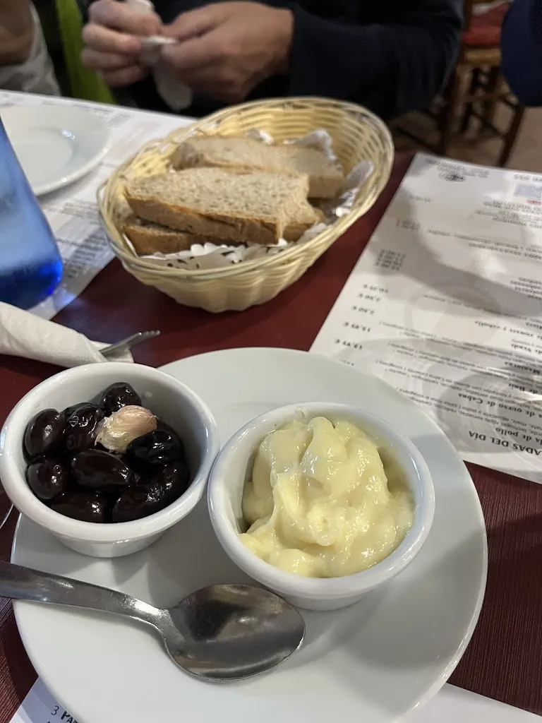 Anna Blackman_Restaurant Pizzeria Celler Sa Sini_Santa María del Camí_review