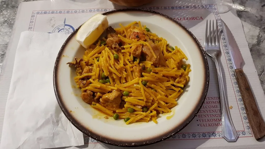 Amberto Ruiz Vidal_Cafe Restaurant Hostals_Santa María del Camí_review