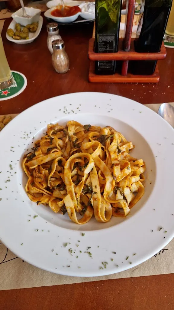 Praveen Kuragodi_Ca'n Barry_Santa María del Camí_review