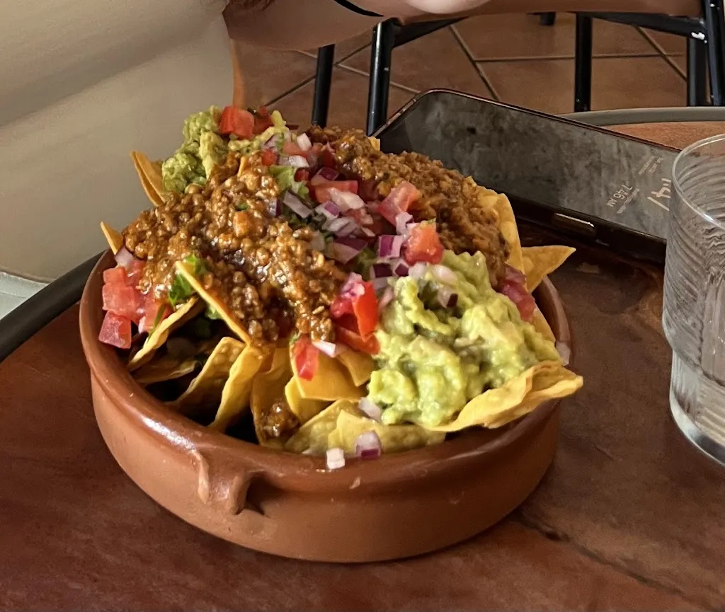 Jennifer Overton_The Border_Santa María del Camí_review