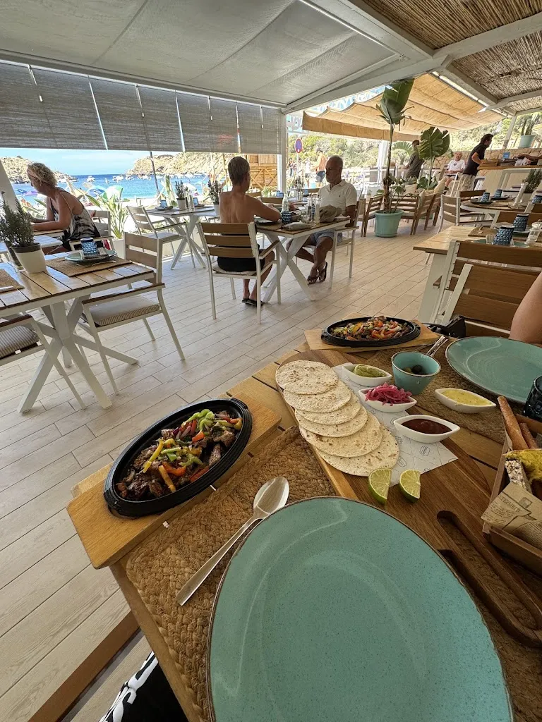 Samuel Ramirez_Restaurant Beach Coktail-bar Cana Sofia fresh Seafood Restaurant_Sant Josep de sa Talaia_review