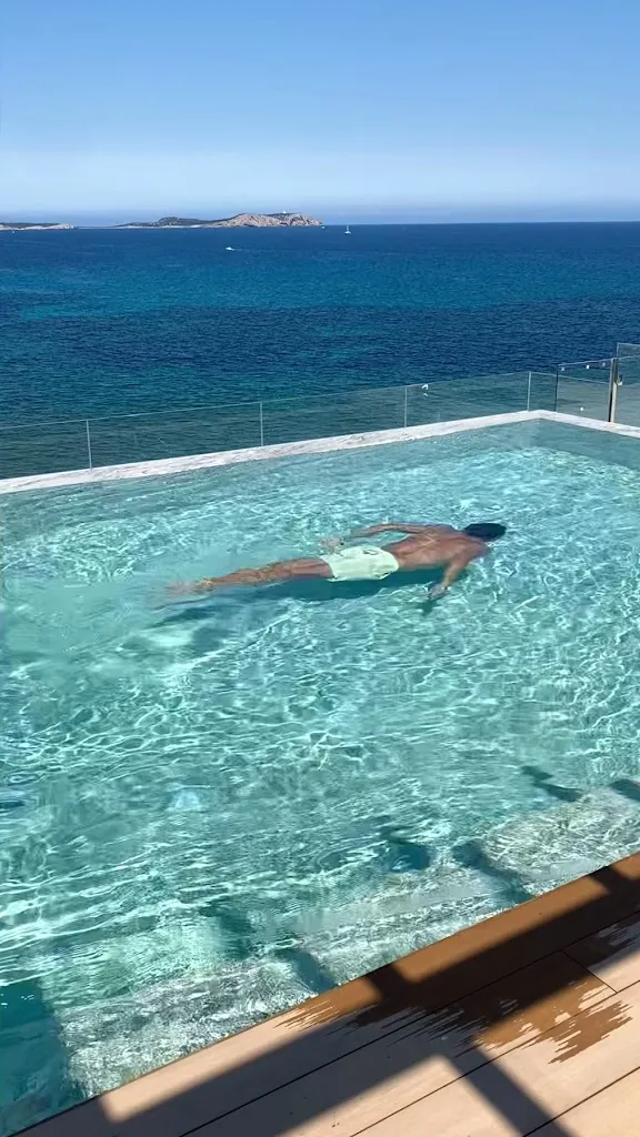 Philip Roe_Sky of Salia Rooftop_Sant Josep de sa Talaia_review