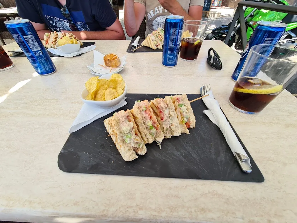 Menu_Bar Merlin_Son Ferrer_image_9