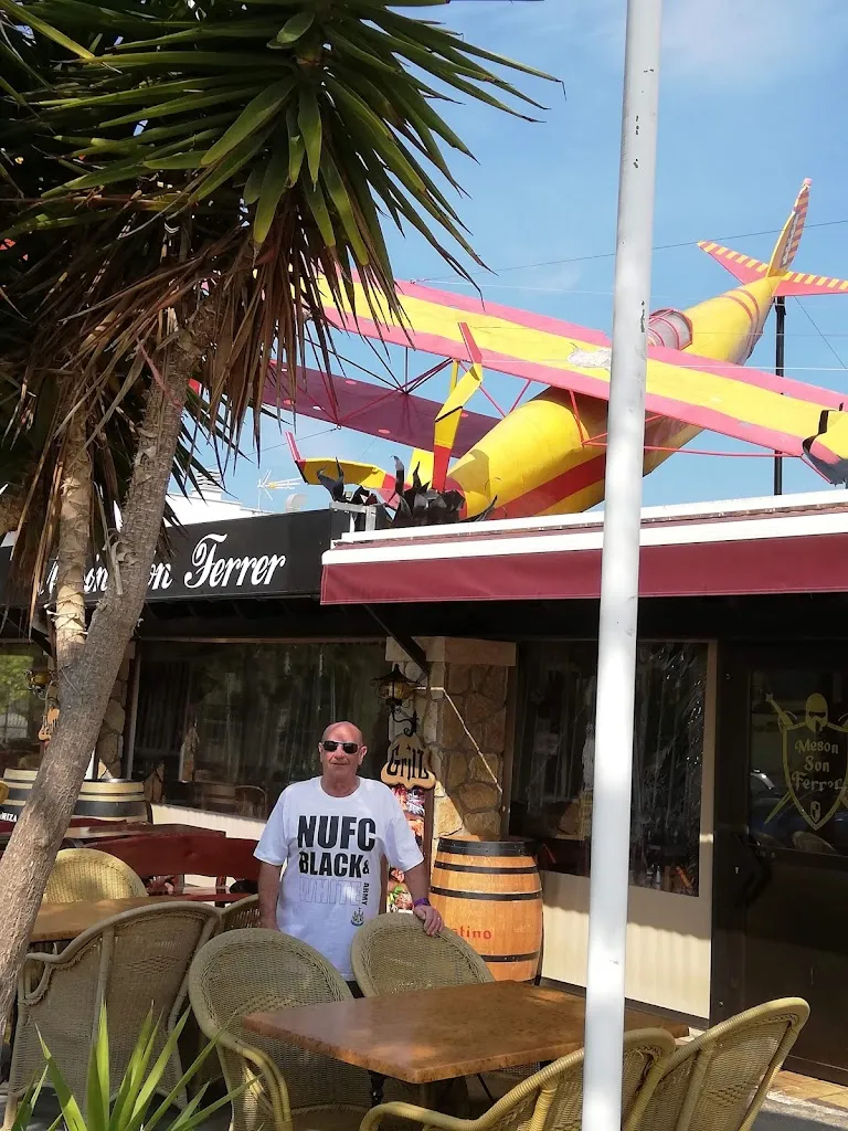 Colin Neal_Bar del club Son Ferrer_Son Ferrer_review