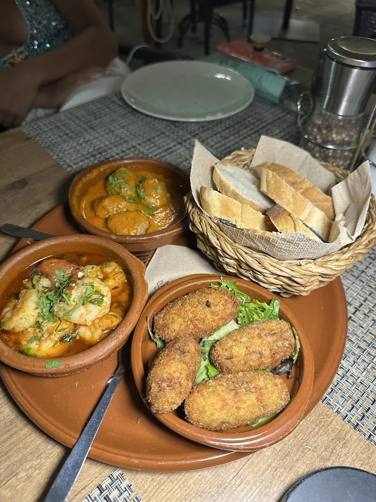 Tran Le_RESTAURANTE SA BOTIGA SANTANYÍ_Santanyí_review