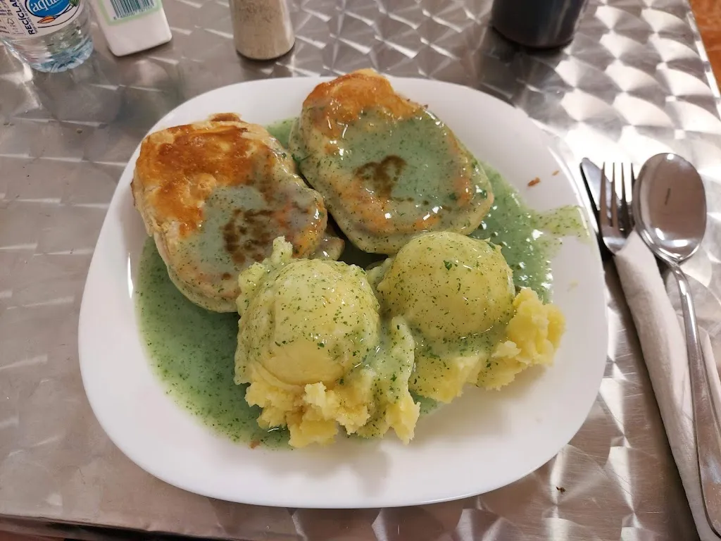 COSTELLO'S_Catral_slider_image_3