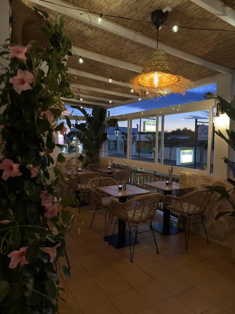 Xaloc Brunch & Cocktails restaurant in Santanyí