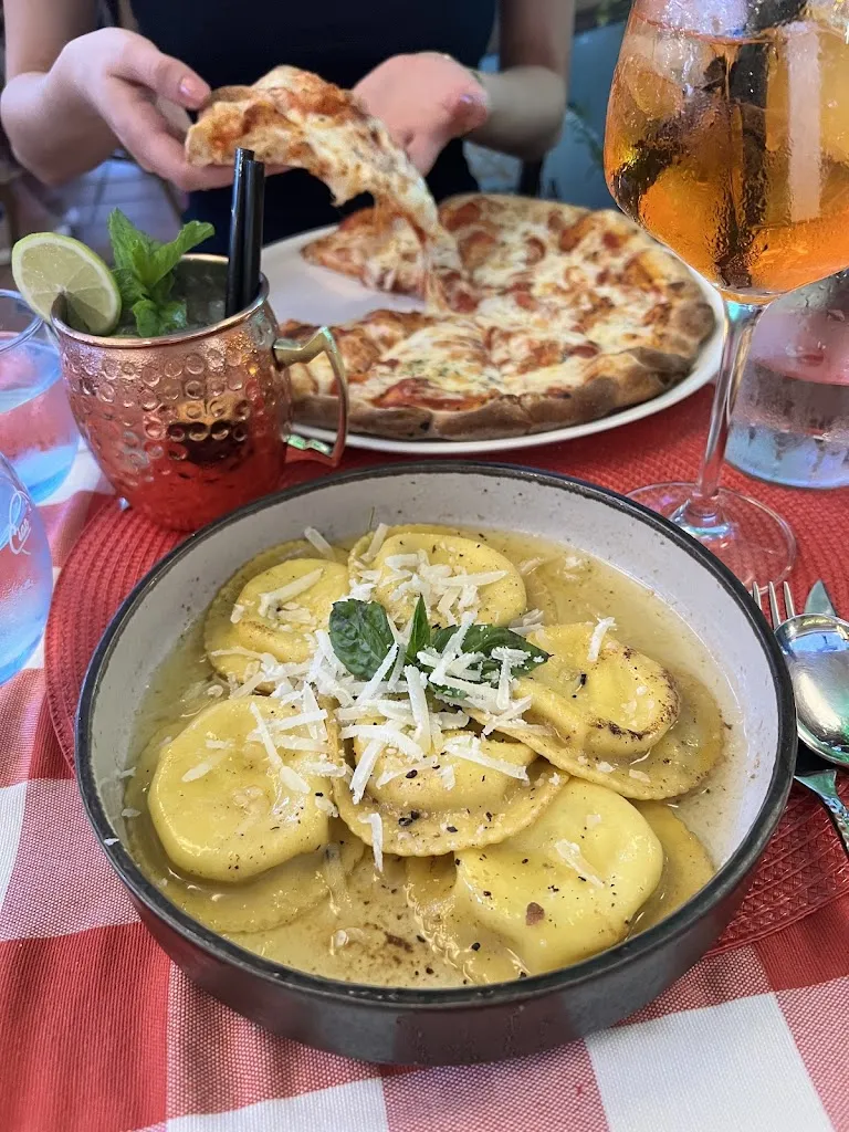 Amanda Twomey_BEL SIT, TRATTORIA & PIZZERIA_Santanyí_review