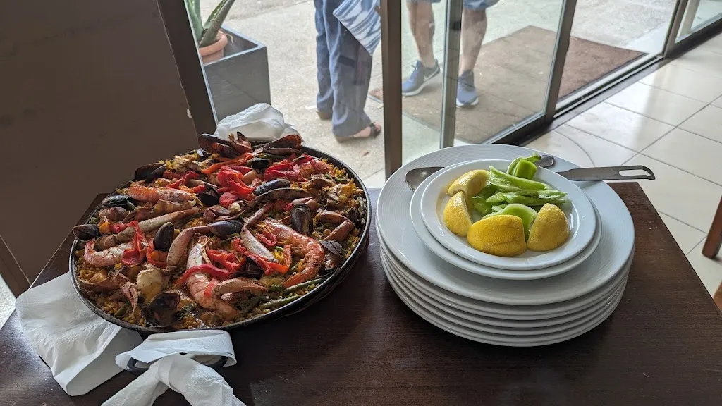 Robert E. Santos_Restaurant Ca na Miquela de ses Teuleres_Vilafranca de Bonany_review