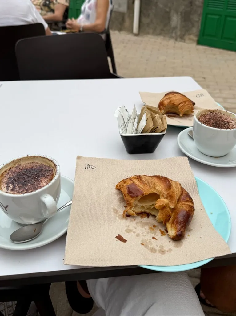 Hanan Adlouni_Cafeteria Bonany_Vilafranca de Bonany_review