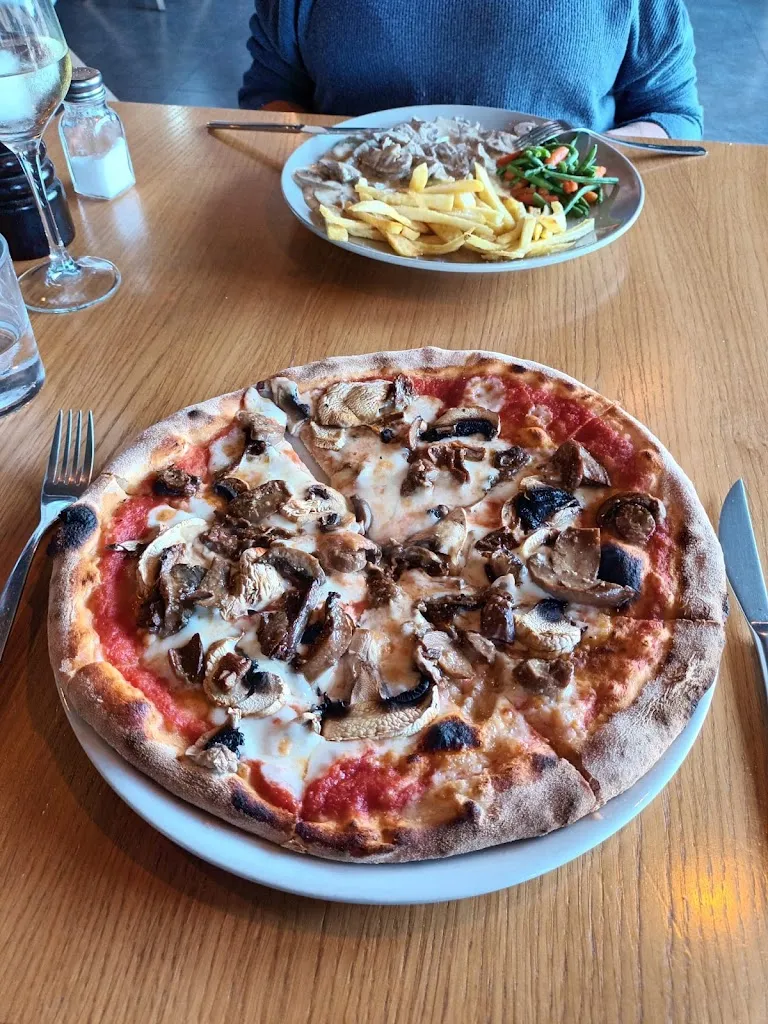 Carol Hawes_Pizzería Ristorante 222 Catral_Catral_review