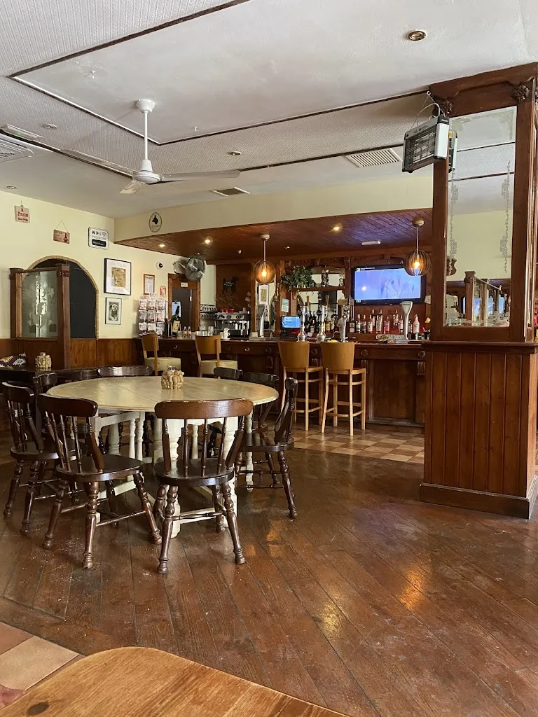 G Tilly_The Dog & Firkin Traditional Pub_Catral_review