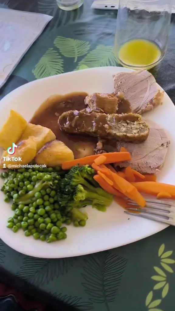 LOS VERDES GRILL HOUSE & CARVERY_Catral_slider_image_2