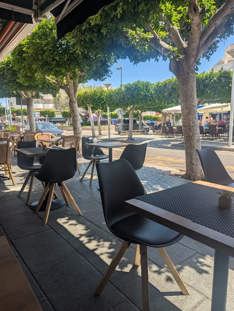 KHAO MALLORCA restaurant in Santa Ponsa