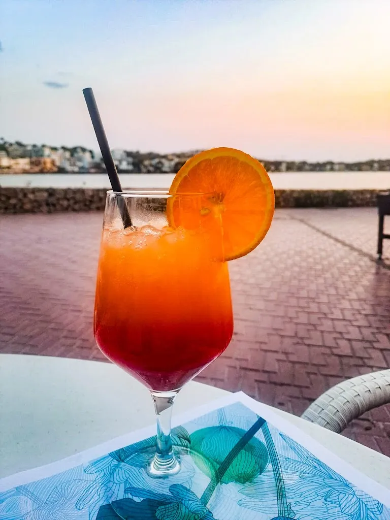 Julian Purchase_Alma Beach & Cocktail Bar - SteakHouse - Thin & Crispy Pizza_Santa Ponsa_review