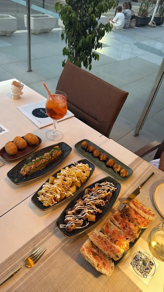 Candice Hall_LAS CAÑAS Tapas Cocktails_Santa Ponsa_review