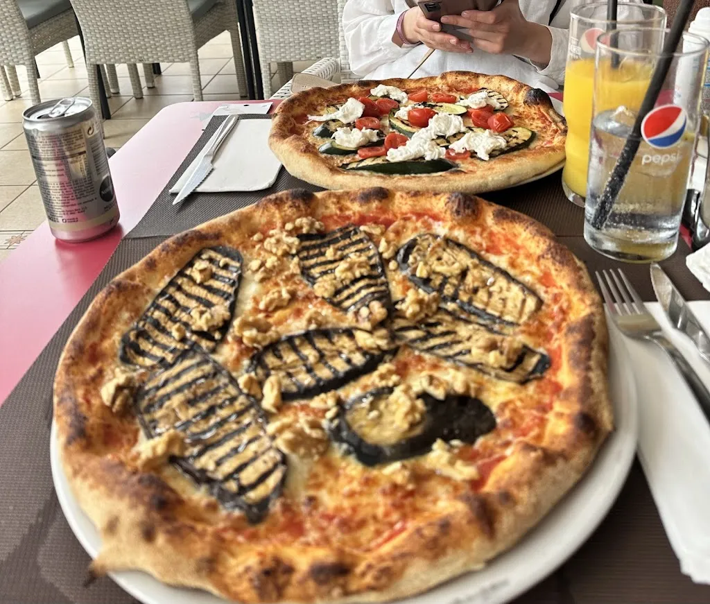 Kate Lutsenko_pizzeria Italia_Santa Ponsa_review