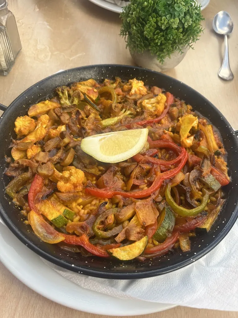 Izzy Ashton_Urban Grill_Santa Ponsa_review