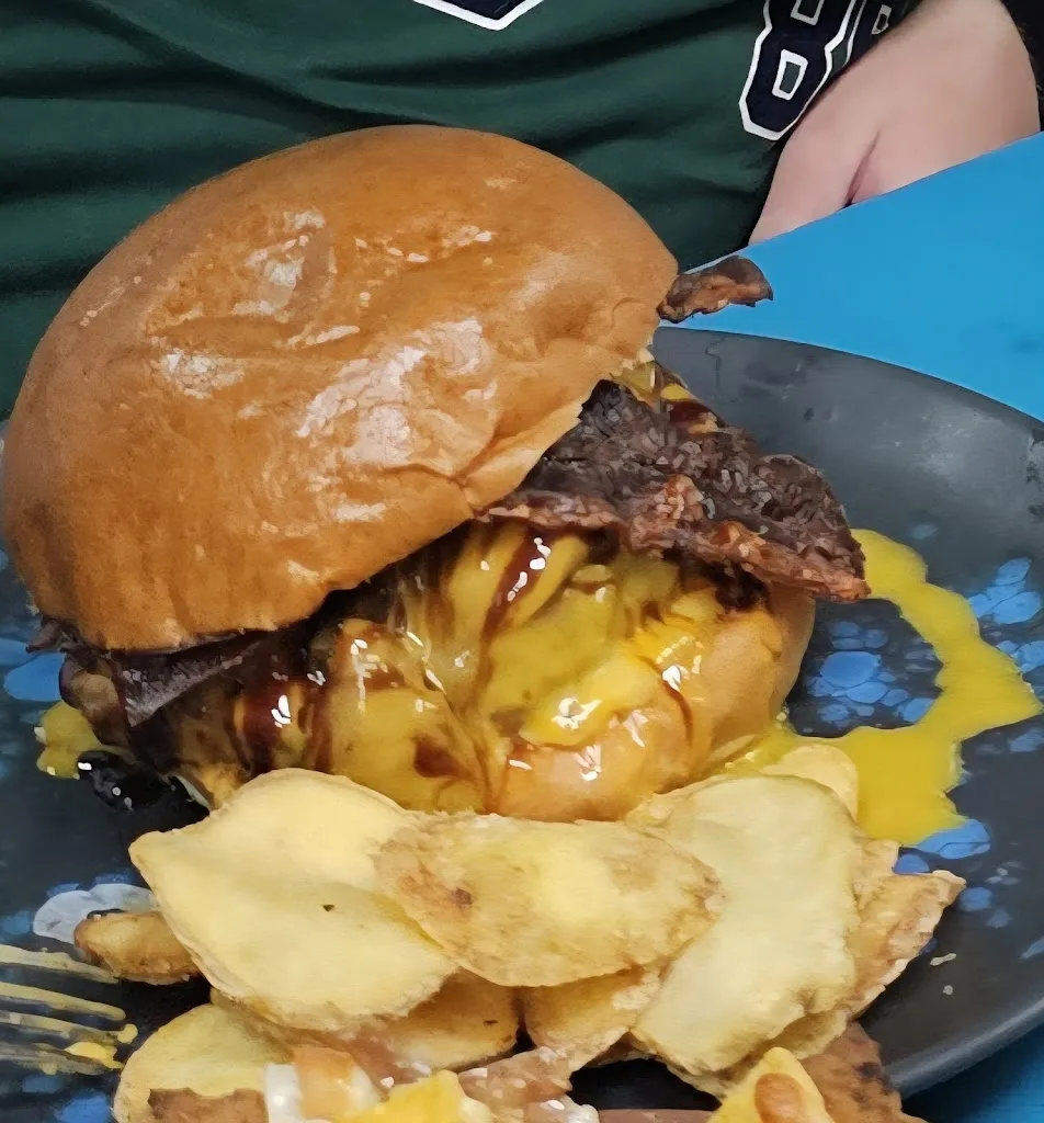 Eloy Quesada_Nameless Pizzería & Burger_Arquillos_review