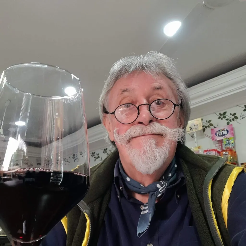 david jones evens_Café Plaza_Catral_recensione