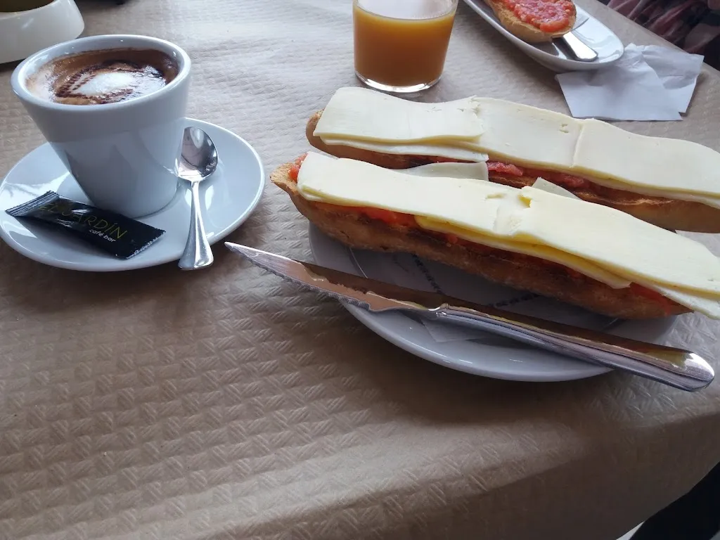 Dan Jarvis_BAR EL JARDIN_Catral_review