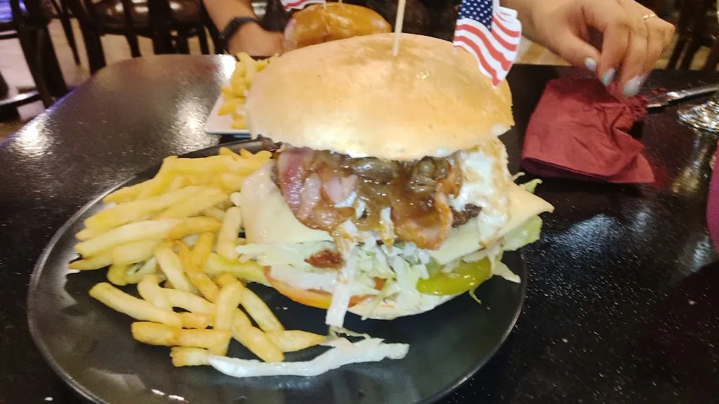 Jon Elsworth_BONI BURGER_Catral_review