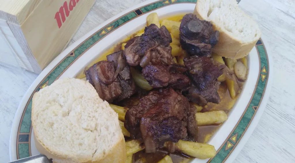 Café-Bar Reyes_Bedmar y Garcíez_slider_image_2